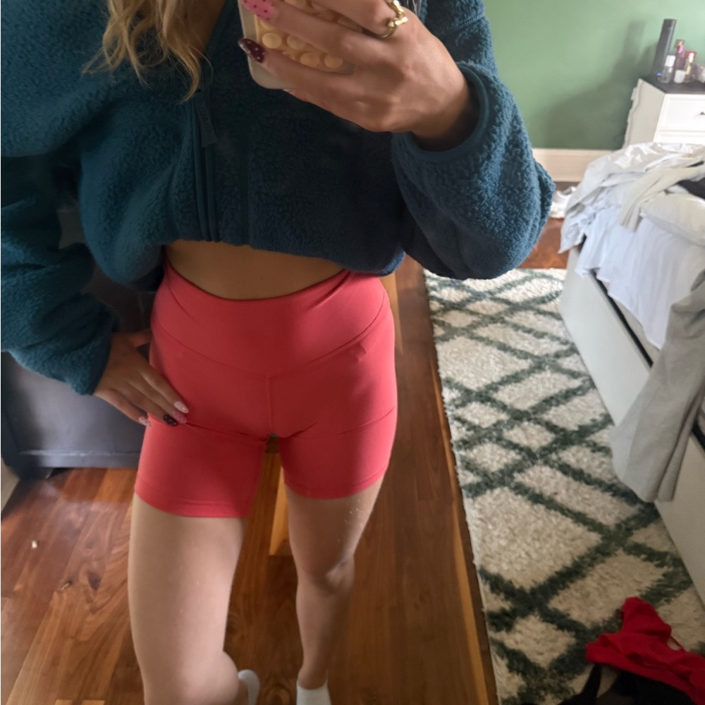Aritzia Coral Women's Bike Shorts